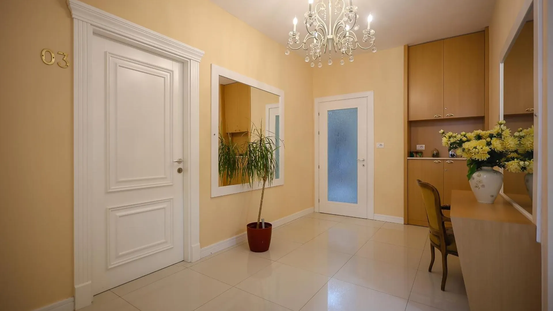 Noela'S Place Tirana 0*,  Albania